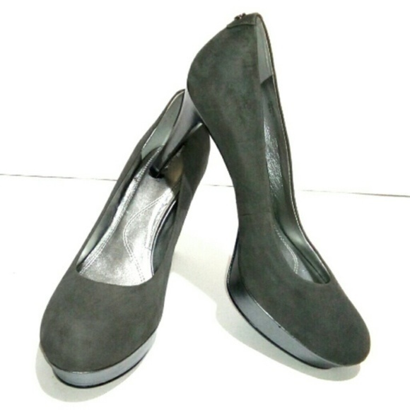 Tahari Sophia Gray‎ Suede Pump Size 5.5M - Picture 1 of 6